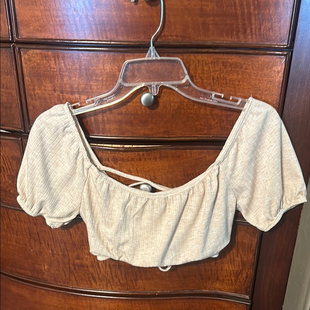 Women’s puff sleeve crop top
